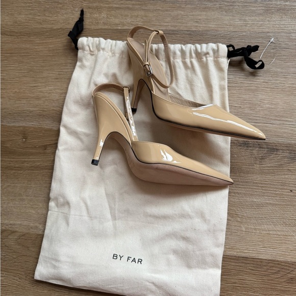 NWOT BY FAR Eliza Kraft Patent Leather Pumps - Picture 4 of 8
